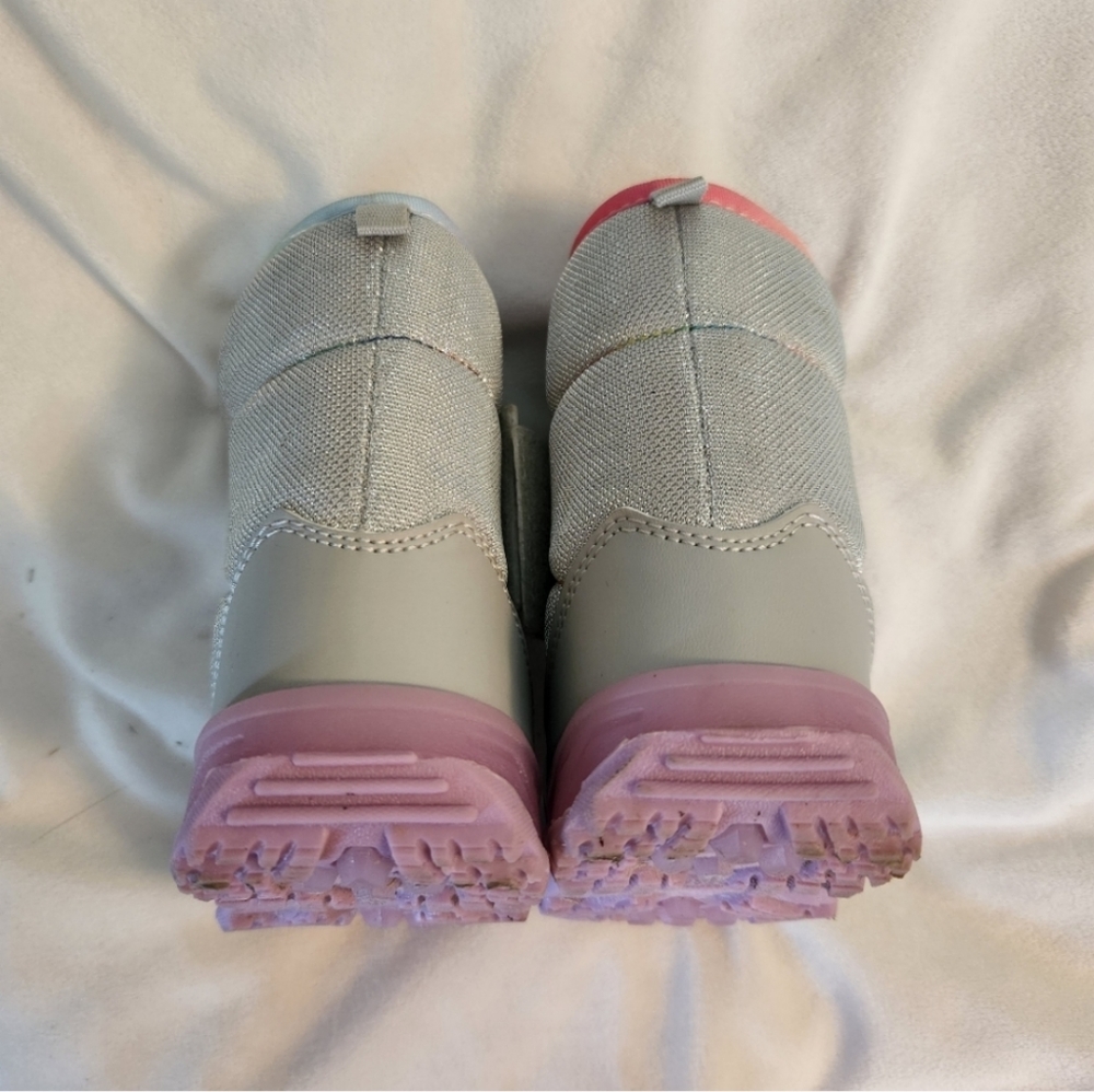Carters size 5 Grady light up velcro snowboots - Picture 9 of 12